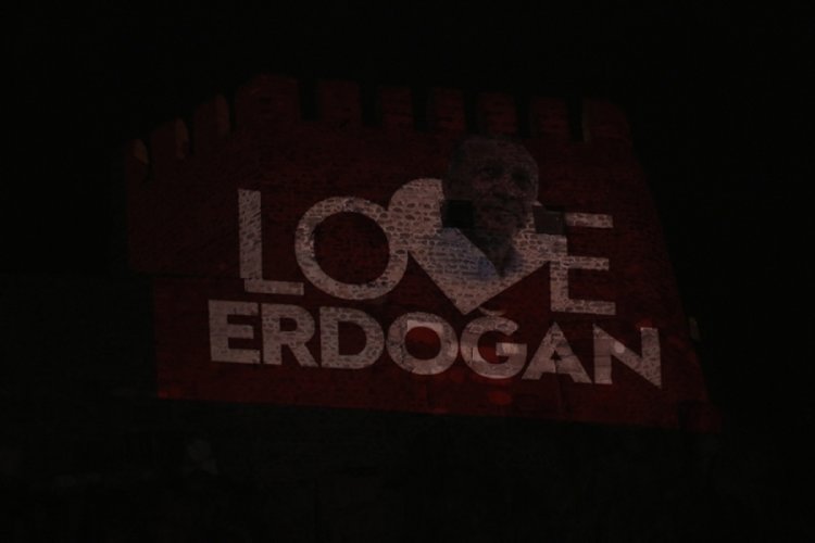 Ankara Kalesi'ne " Love Erdoğan" g&ouml;rseli