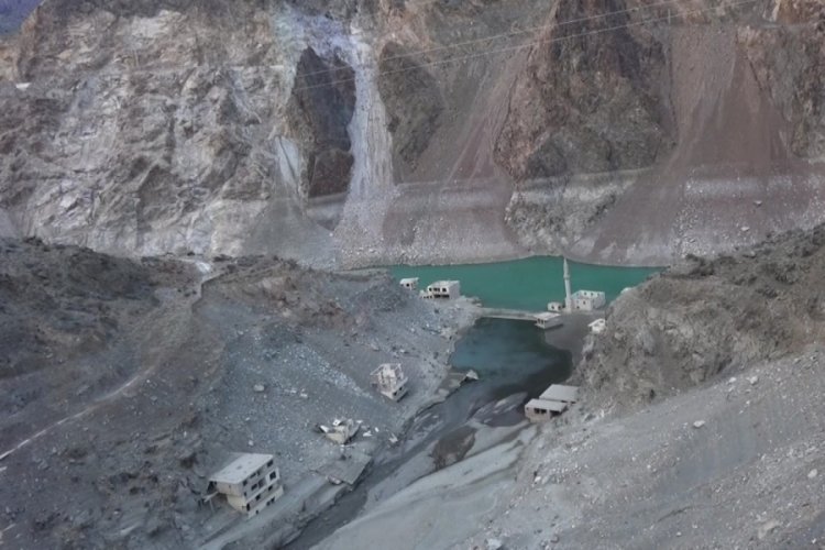 Sular &ccedil;ekilince yerleşim yerleri ortaya &ccedil;ıktı