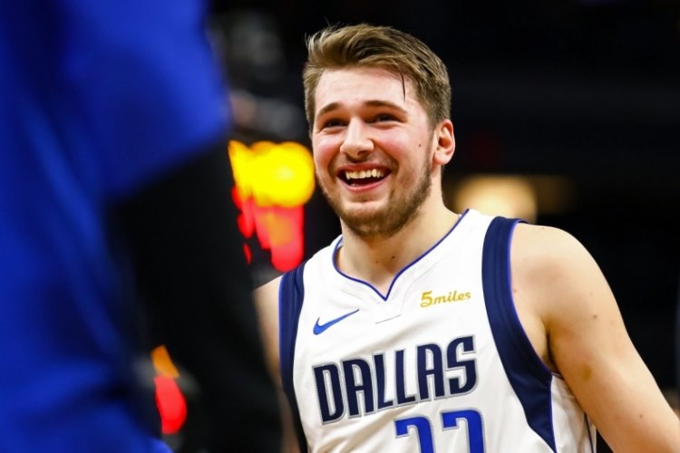 Dallas Mavericks, "triple-double" yapan Doncic ile kazandı
