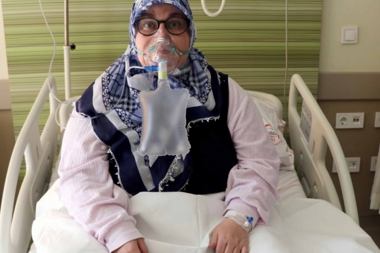 Koronavir&uuml;se karşı vatandaşları uyaran hemşireden acı haber