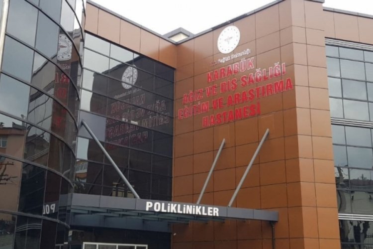 Hastalardan &uuml;cret alarak protez yapan doktor hakkında işlem başlatıldı