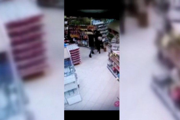 Bursa'da s&uuml;per markette kadınların kavgası kameraya yansıdı