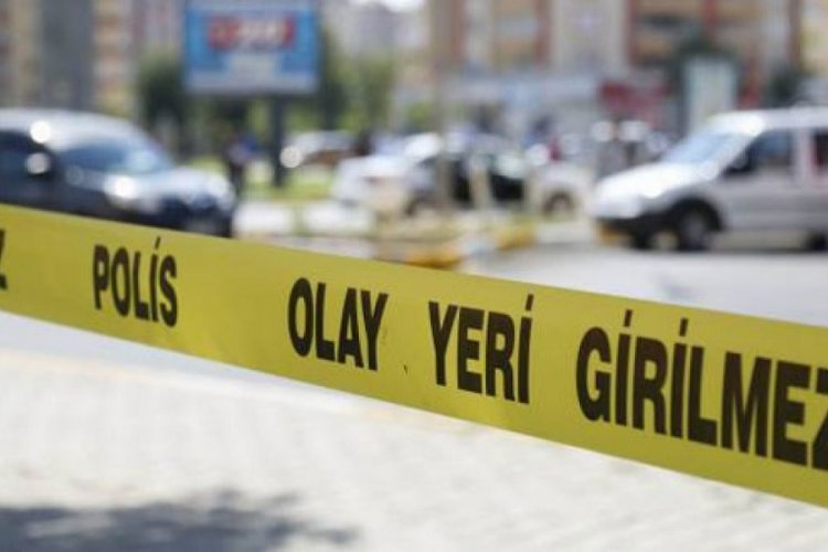 Kocasını kafasına baltayla vurarak &ouml;ld&uuml;rd&uuml;