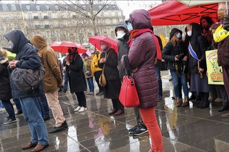 Fukuşima kurbanları 10. yılında Paris'te anıldı