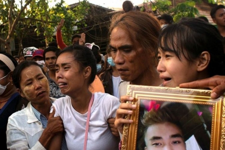 Myanmar'da askeri cunta en az 70 kişiyi &ouml;ld&uuml;rd&uuml;