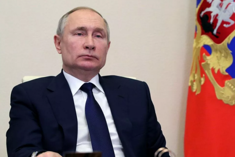 Putin, siyasi motifli dış kısıtlamaların Rusya'ya faydalarını a&ccedil;ıkladı