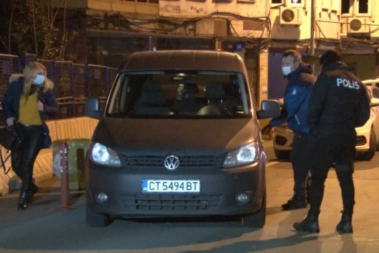 Kendilerini polis olarak tanıttılar, 4 bin 500 doları alıp ka&ccedil;tılar