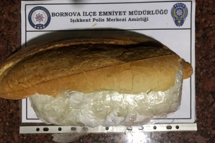 Ekmek arasına gizlenmiş yarım kilo uyuşturucu ele ge&ccedil;irildi