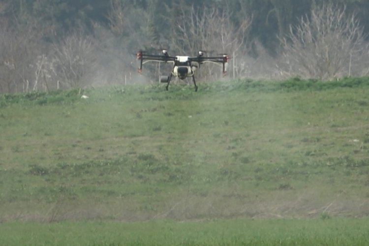 Bursa'da &uuml;niversitenin buğdayları drone ile ila&ccedil;landı