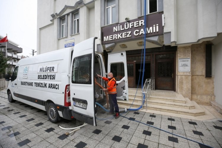 Bursa Nil&uuml;fer'deki camilerde bahar temizliği