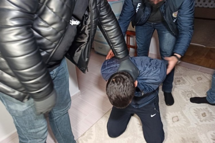 'Aş evinde' uyuşturucu ticareti yapan su&ccedil; &ouml;rg&uuml;t&uuml;ne operasyon: 15 g&ouml;zaltı