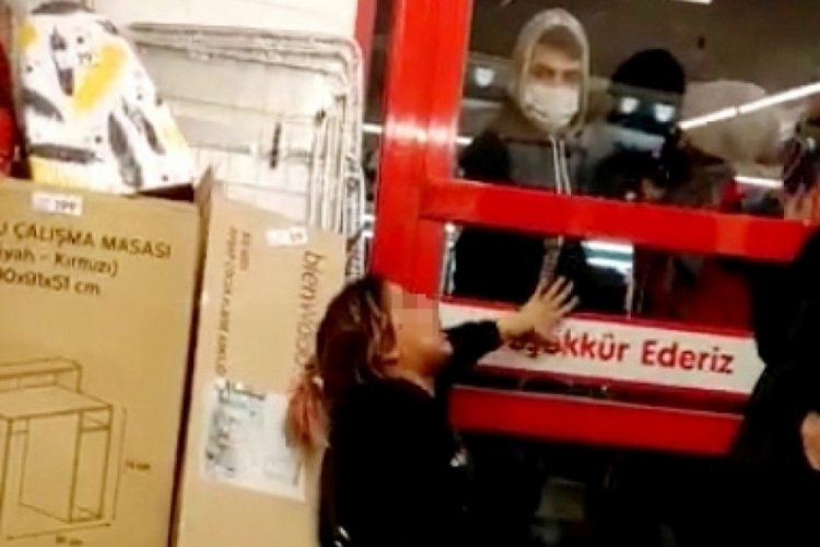 Bursa'da markette hırsızlık yaparken yakalanınca hamile gibi davranan kadın ile yanındaki kişi g&ouml;zaltında