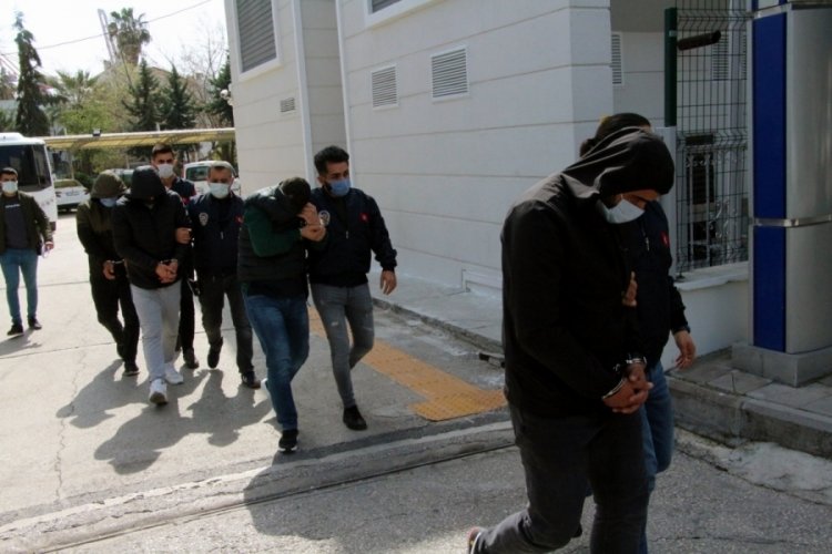 Sahte borsa ilanıyla vatandaşları dolandıran 4 kişi yakalandı