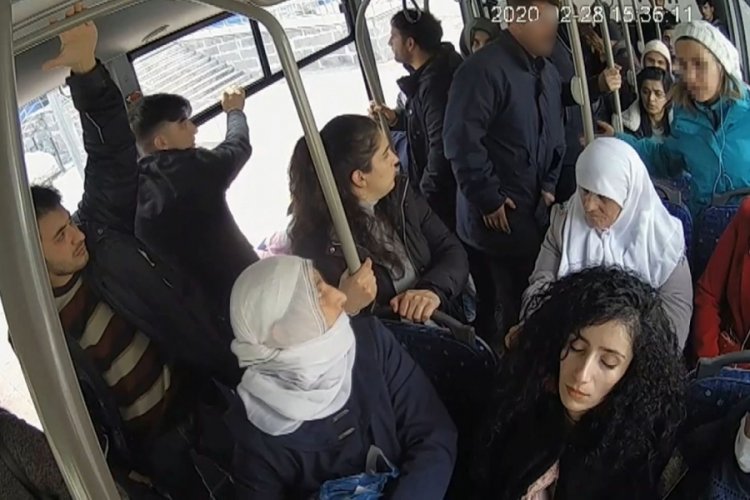 Halk otob&uuml;s&uuml;nde taciz davası ertelendi