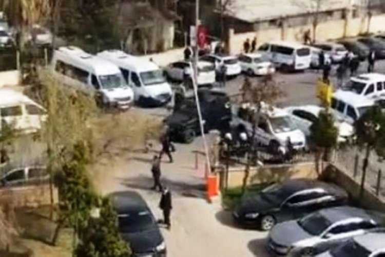 Adliyede kavga kamerada: 10 g&ouml;zaltı