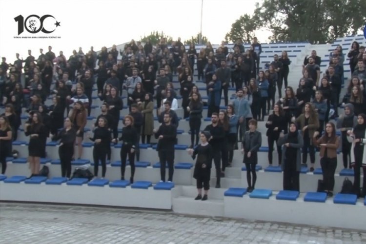İstiklal Marşını işaret diliyle seslendirdiler