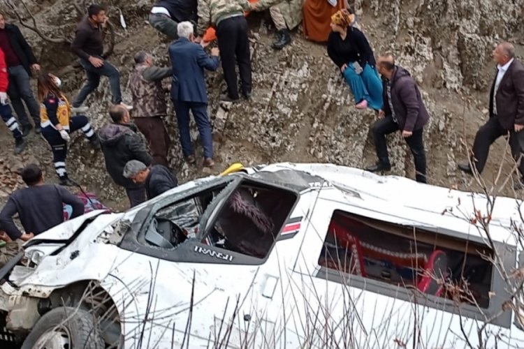 İki &ouml;ğrencinin &ouml;ld&uuml;ğ&uuml; kaza sonrası d&ouml;rt &ouml;ğretmen a&ccedil;ığa alındı