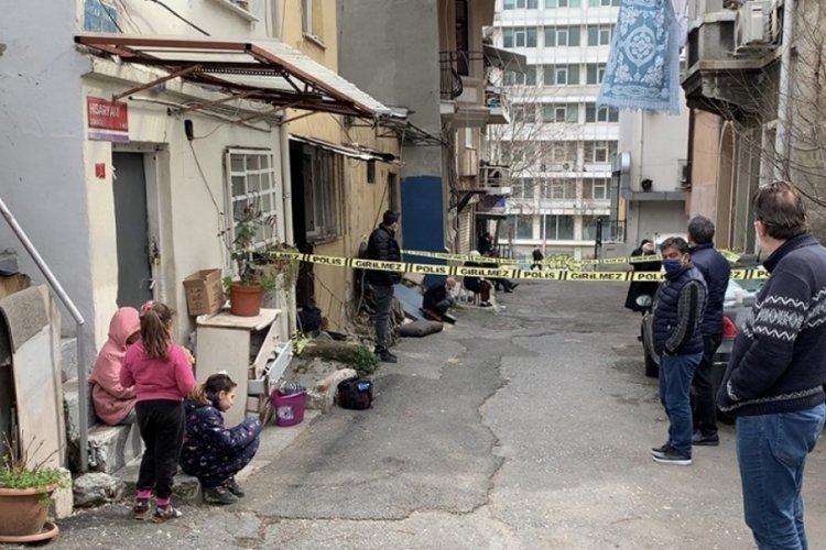 Bir adam evinde asılı olarak bulundu