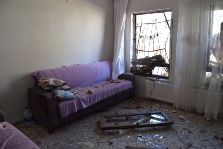 Şiddetli r&uuml;zgar ortalığı savaş alanına &ccedil;evirdi