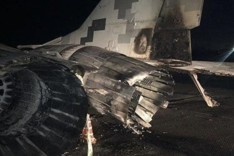 Ukrayna'da alkoll&uuml; subay, aracıyla savaş u&ccedil;ağına &ccedil;arptı