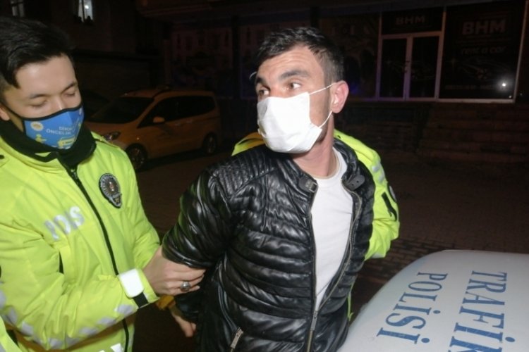 Polisten ka&ccedil;an alkoll&uuml; s&uuml;r&uuml;c&uuml; ve arkadaşı: Biz eczaneden geldik