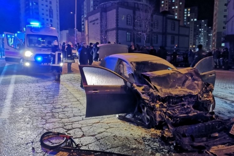 Kayseri'de feci kaza: 1 &ouml;l&uuml;, 5 yaralı