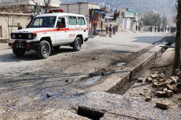Afganistan'da bomba y&uuml;kl&uuml; ara&ccedil;la saldırı: 8 &ouml;l&uuml;, 53 yaralı