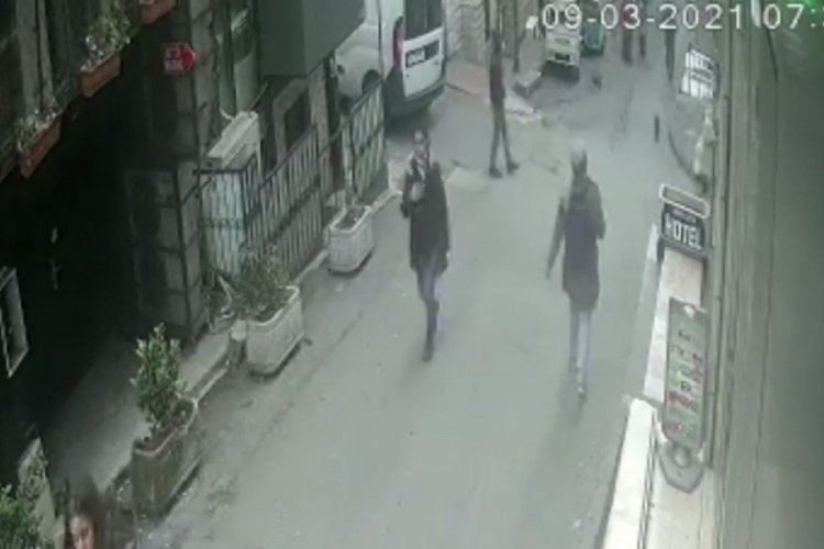 Gen&ccedil; kadının yaşadığı kapka&ccedil; dehşeti kamerada