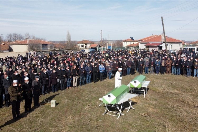 &Ccedil;orum'da &ouml;ld&uuml;r&uuml;len &ccedil;ocuklar toprağa verildi