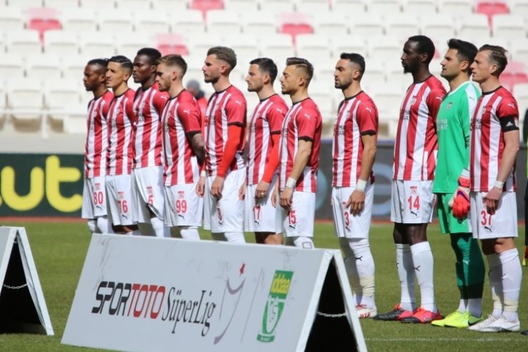Sivasspor 3 ma&ccedil; sonra galibiyeti hatırladı