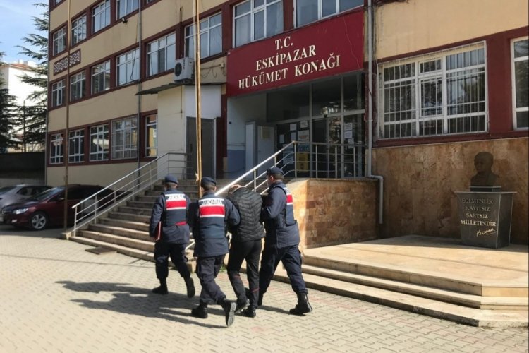 Suriyeli trans bireyin y&uuml;z&uuml;ne kezzap atan ş&uuml;pheli tutuklandı
