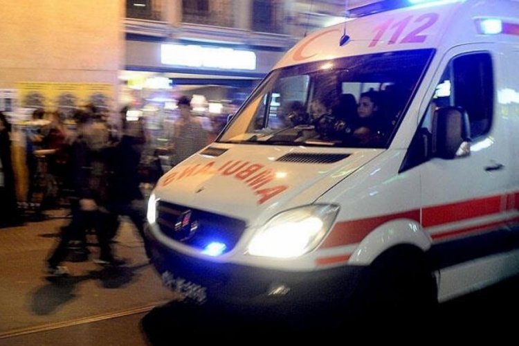 Sigara vermedi diye bı&ccedil;akladılar!