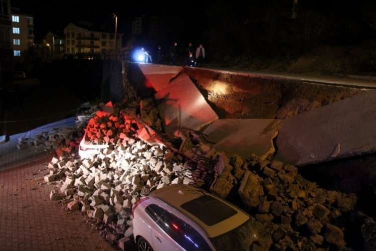 Korku dolu anlar! İstinat duvarı &ccedil;&ouml;kt&uuml;