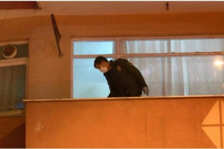 15 g&uuml;n &ouml;nce &ouml;len adamı, komşular k&ouml;t&uuml; koku gelince fark etti