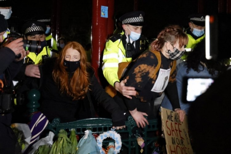 Sarah&nbsp;Everard protestolarına polis m&uuml;dahale etti