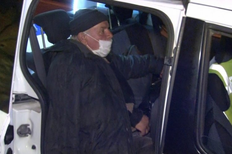 Kısıtlamayı deldi, al&ccedil;ılı kolla araba s&uuml;rerek dehşet sa&ccedil;tı
