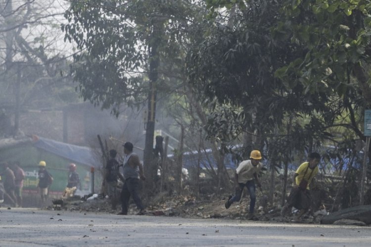 Myanmar'daki darbe karşıtı g&ouml;sterilerde 5 kişi &ouml;ld&uuml;