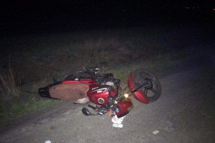 Mıcıra kapılan motosiklet taklalar attı