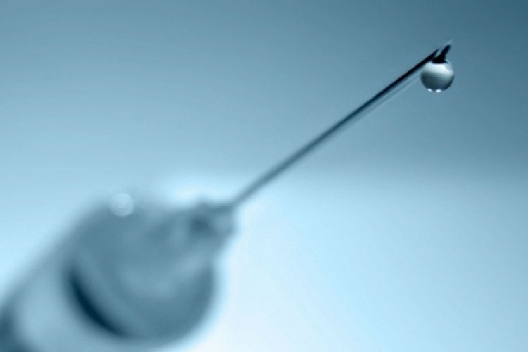 İrlanda, Oxford-AstraZeneca Kovid-19 aşısının kullanımını ge&ccedil;ici olarak durdurdu