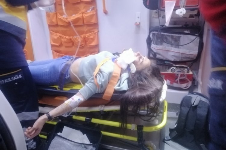 Sevgilisiyle tartışan gen&ccedil; kız alt ge&ccedil;ide atladı