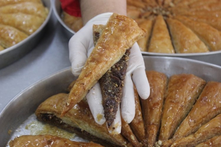 Bursa'da kahveli baklava yaptı, siparişlere yetişemiyor