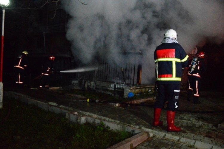 Eşine kızıp evi yaktı! Güncel Haberler