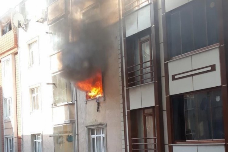 Yangında mahsur kalanları itfaiye kurtardı