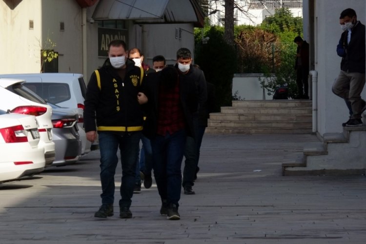 Kendilerini polis olarak tanıtıp emekli noteri 2 milyon TL dolandırdılar