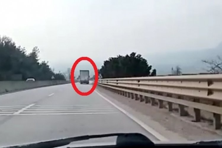 Bursa'da 4 kişinin &ouml;l&uuml;m&uuml;ne neden olan TIR'ın kaza &ouml;ncesi trafikte g&ouml;r&uuml;nt&uuml;lerini &ccedil;eken s&uuml;r&uuml;c&uuml; konuştu