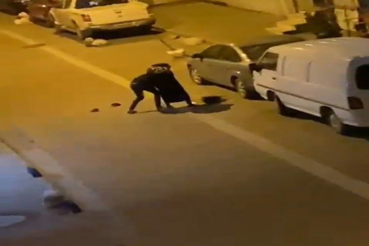 Sokak ortasında kadını d&ouml;vd&uuml;!