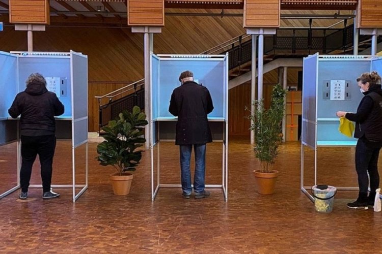 Hollanda halkı Kovid-19 salgını g&ouml;lgesinde sandığa gidiyor
