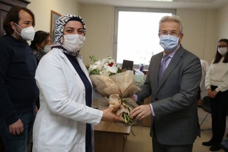 Bursa Nil&uuml;fer Belediye Başkanı Erdem sağlık &ccedil;alışanlarının Tıp Bayramı'nı kutladı