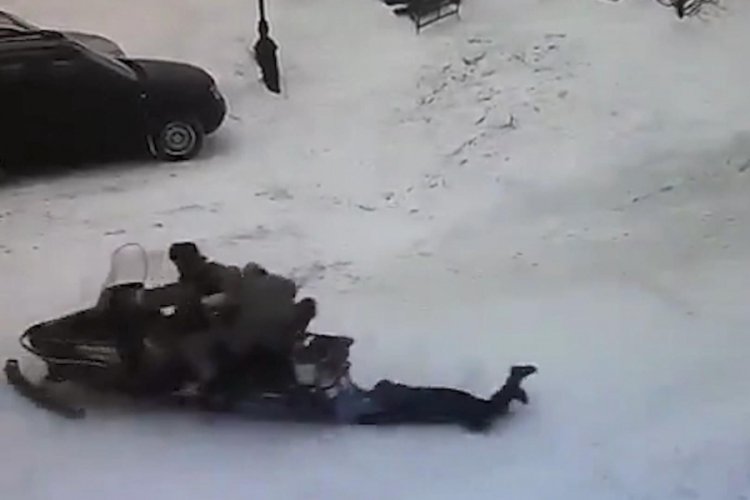 Kar aracı 11 yaşındaki &ccedil;ocuğu b&ouml;yle bi&ccedil;ti