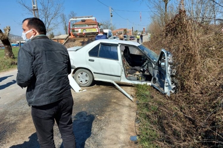 Otomobille kamyonet &ccedil;arpıştı: 1 &ouml;l&uuml;